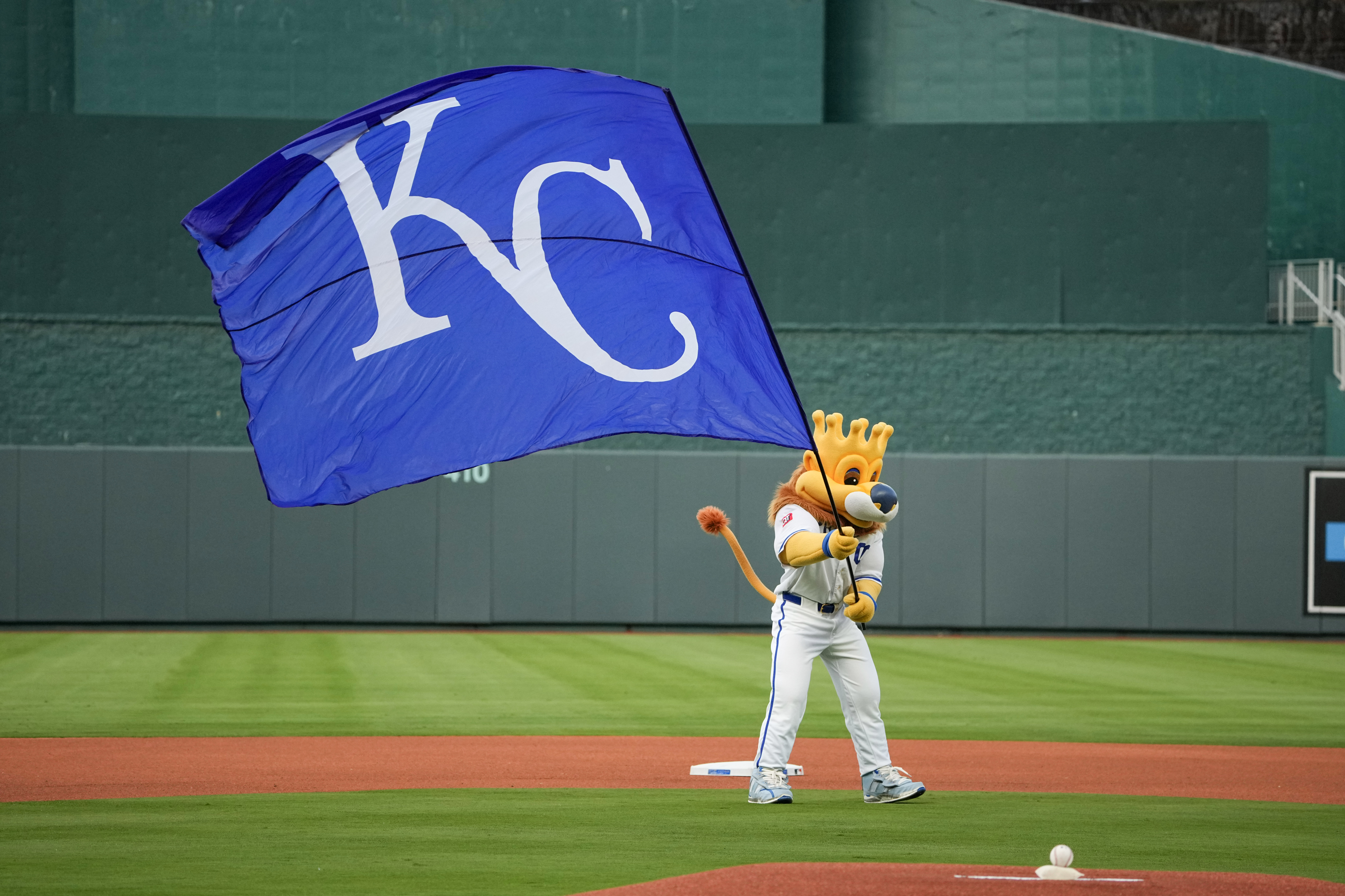Angeibel Gomez, Albert Fermín, and a mystery prospect