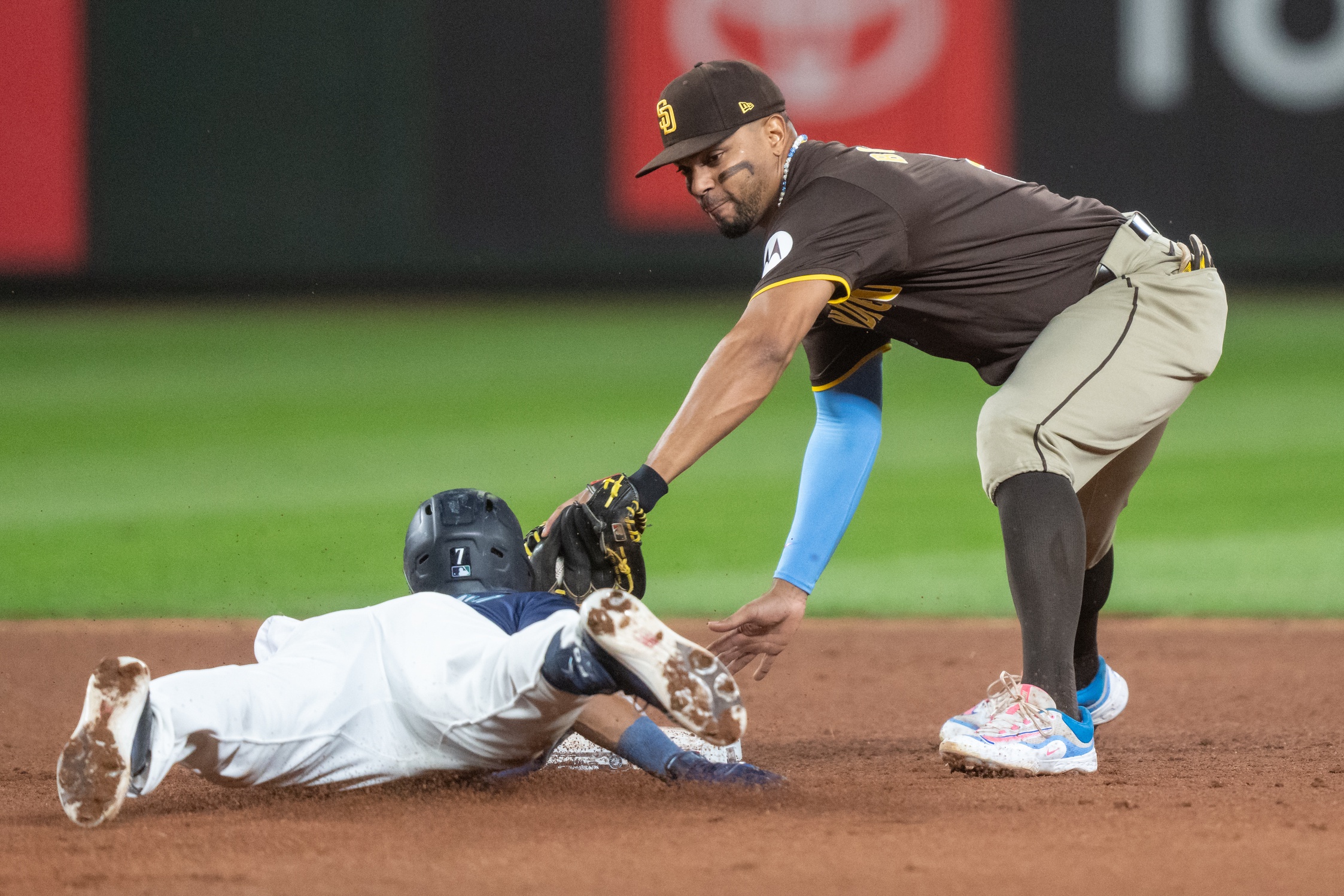 Padres reconfigure infield as Kim's absence lingers
